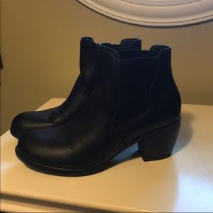 Born Leather boots